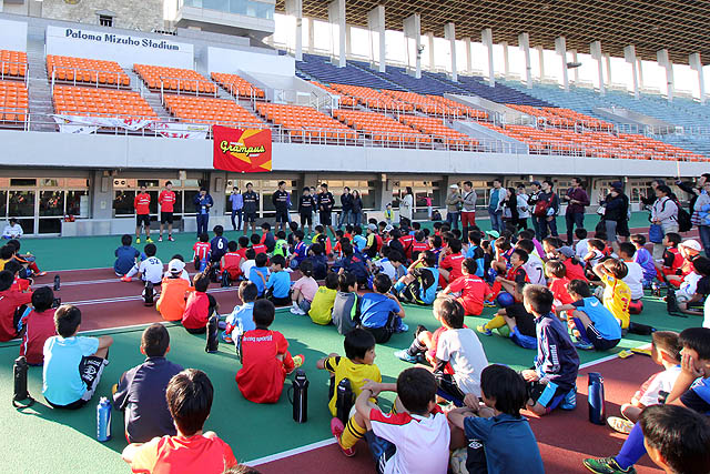 瑞穂1日サッカー講座 に田口泰士選手と田中輝希選手が参加 ニュース 名古屋グランパス公式サイト