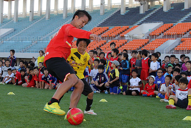 瑞穂1日サッカー講座 に田口泰士選手と田中輝希選手が参加 ニュース 名古屋グランパス公式サイト