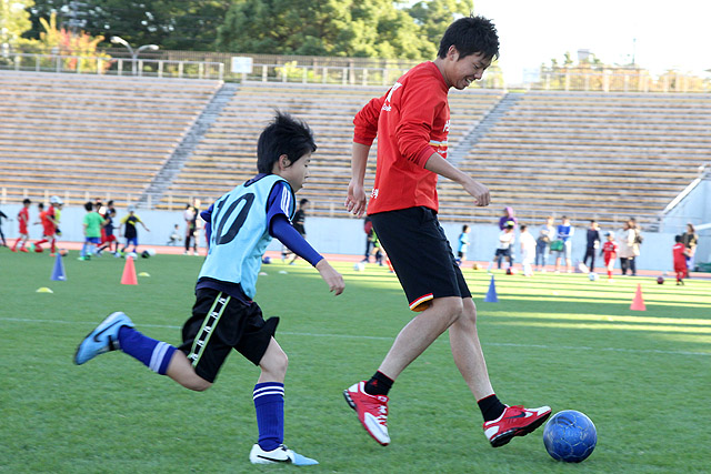 瑞穂1日サッカー講座 に田口泰士選手と田中輝希選手が参加 ニュース 名古屋グランパス公式サイト 瑞穂1日サッカー講座 に田口泰士選手と田中輝希選手が参加 ニュース 名古屋グランパス公式サイト