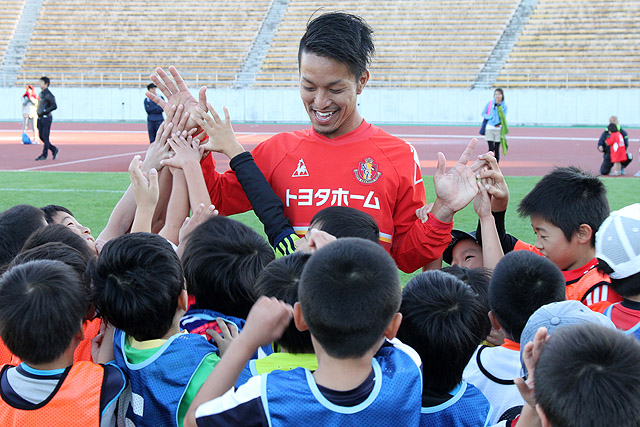 瑞穂1日サッカー講座」に田口泰士選手と田中輝希選手が参加｜ニュース