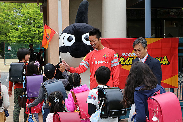 名古屋市立汐路小学校を田口泰士選手が訪問｜ニュース｜名古屋