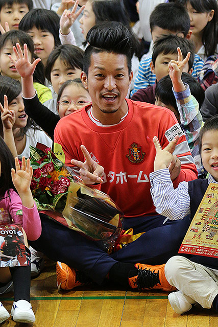 名古屋市立汐路小学校を田口泰士選手が訪問｜ニュース｜名古屋