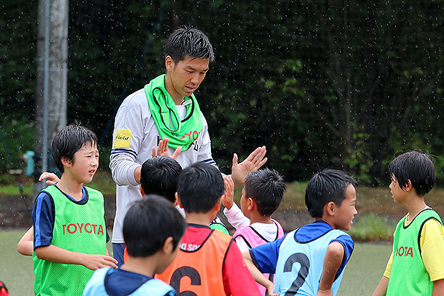 Hureai Day 少年 少女サッカー教室 に楢崎 西村 永井 野田 シモビッチ選手が参加 ニュース 名古屋グランパス公式サイト