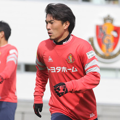小川 佳純 | 選手・スタッフ | チーム | 名古屋グランパス公式サイト