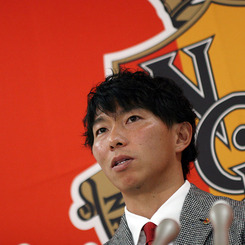 佐藤寿人選手 移籍加入記者会見｜ニュース｜名古屋グランパス公式サイト