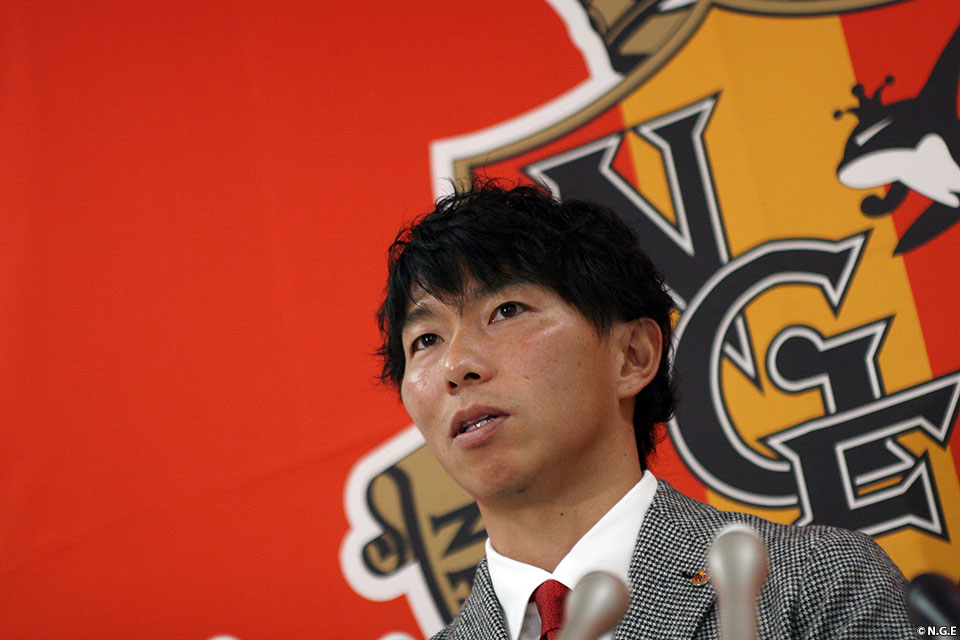 佐藤寿人選手 移籍加入記者会見｜ニュース｜名古屋グランパス公式サイト