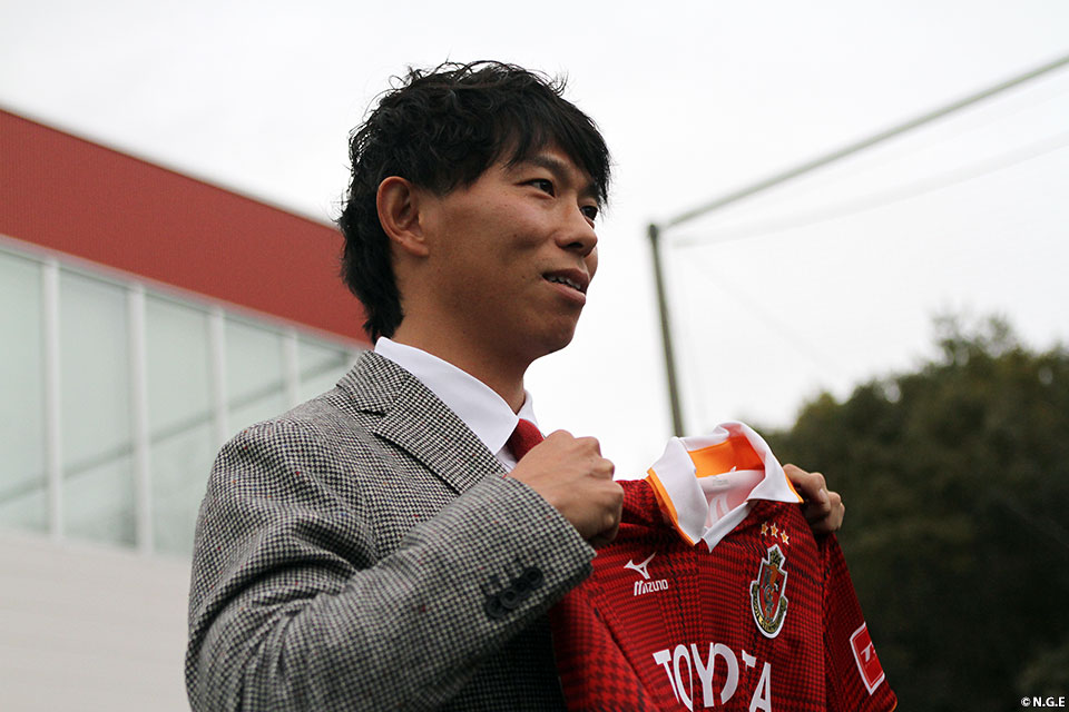 佐藤寿人選手 移籍加入記者会見｜ニュース｜名古屋グランパス公式サイト