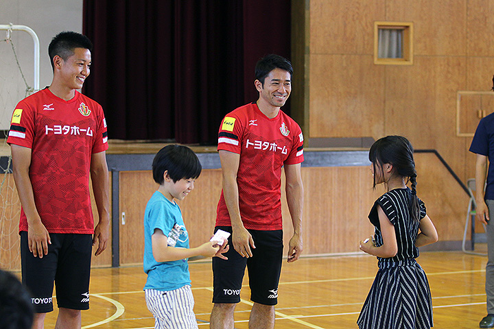 グランパスフォトギャラリー Grampus Photo Gallery 玉田圭司 の検索結果 カテゴリー絞込み すべて表示 サッカースクール 練習試合 試合 イベント 選手 グランパスくんファミリー ホームタウン活動 ファンクラブ グッズ その他 アカデミー プレスリリース