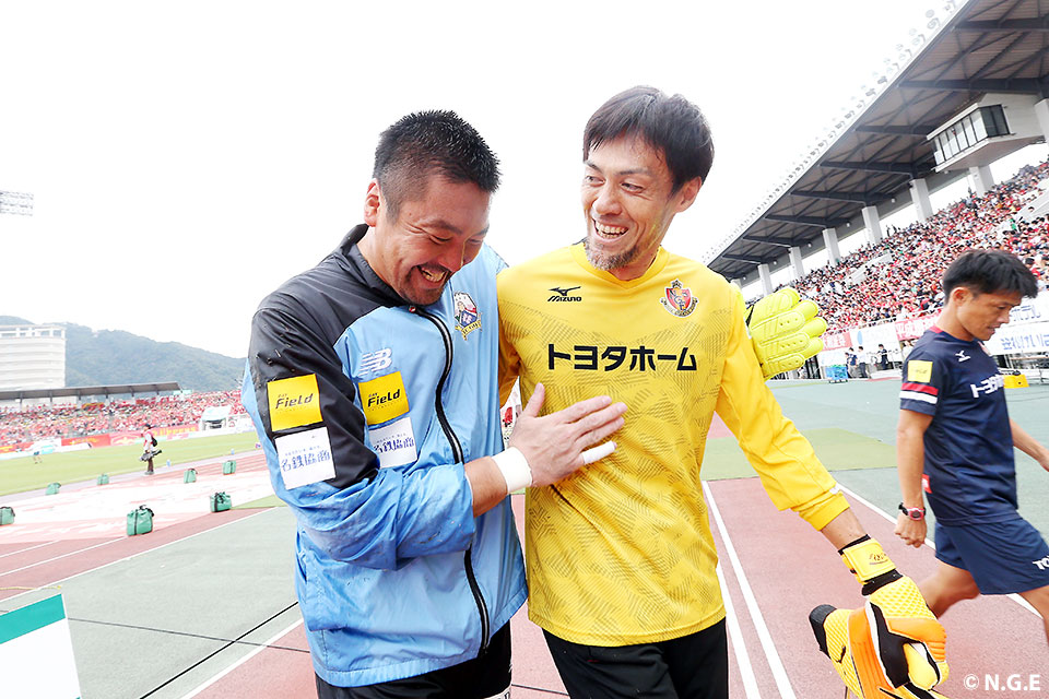 明治安田生命J2リーグ 第35節:FC岐阜 vs 名古屋グランパス 明治安田生命J2リーグ 第35節:FC岐阜 vs 名古屋グランパス