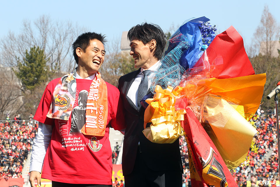 楢崎正剛氏 引退セレモニーの模様 ニュース 名古屋グランパス公式サイト