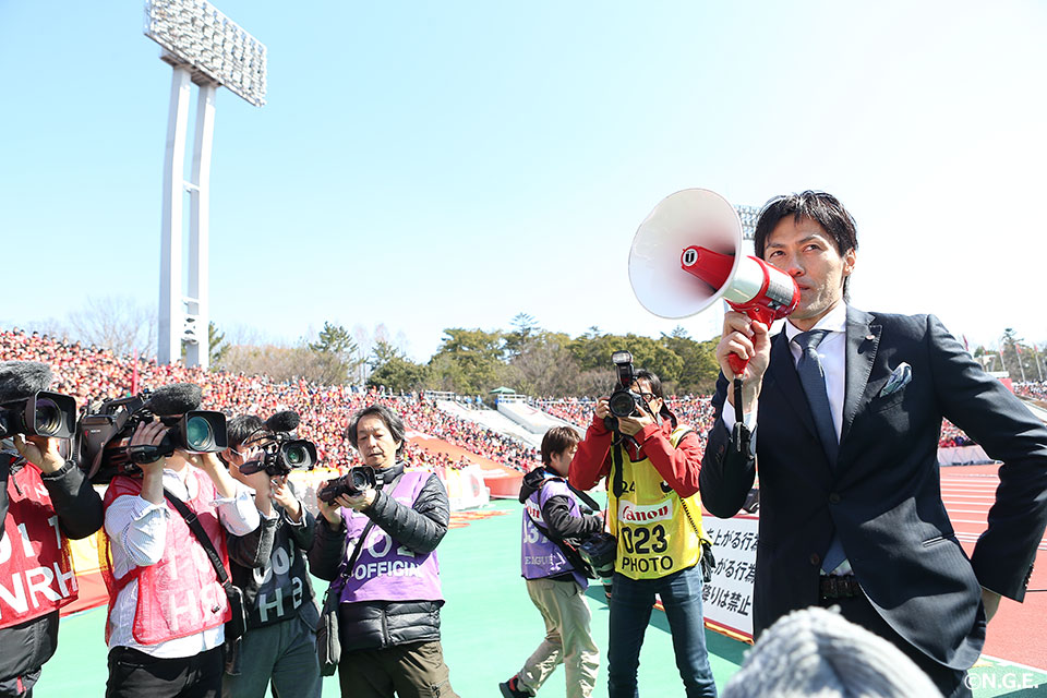 楢崎正剛氏 引退セレモニーの模様 ニュース 名古屋グランパス公式サイト