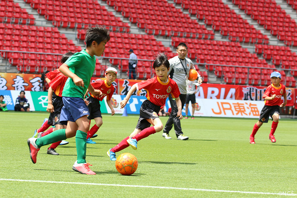 第14回 名古屋トヨペット キッズエンジョイサッカー の模様 ニュース 名古屋グランパス公式サイト