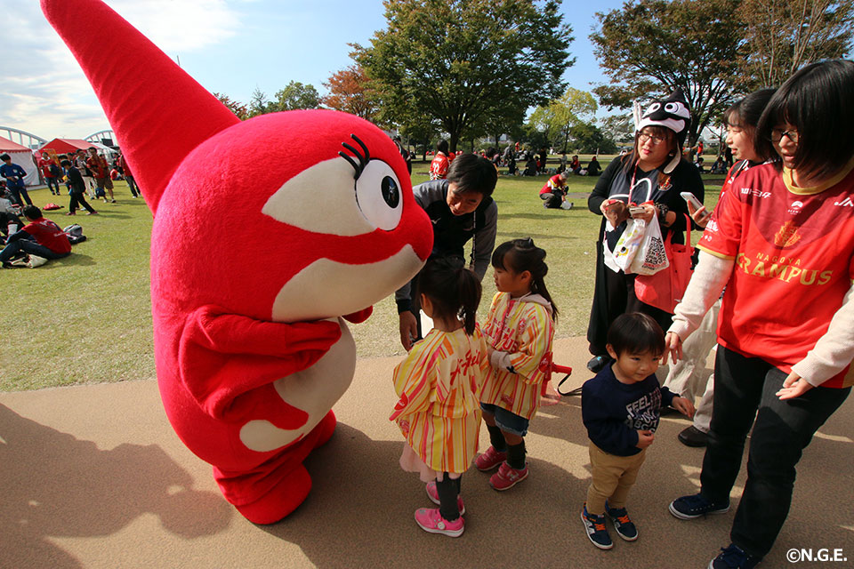 グランパスフォトギャラリー Grampus Photo Gallery グランパスくんファミリー の検索結果 カテゴリー絞込み すべて表示 サッカースクール 練習試合 試合 イベント 選手 グランパスくんファミリー ホームタウン活動 ファンクラブ グッズ その他