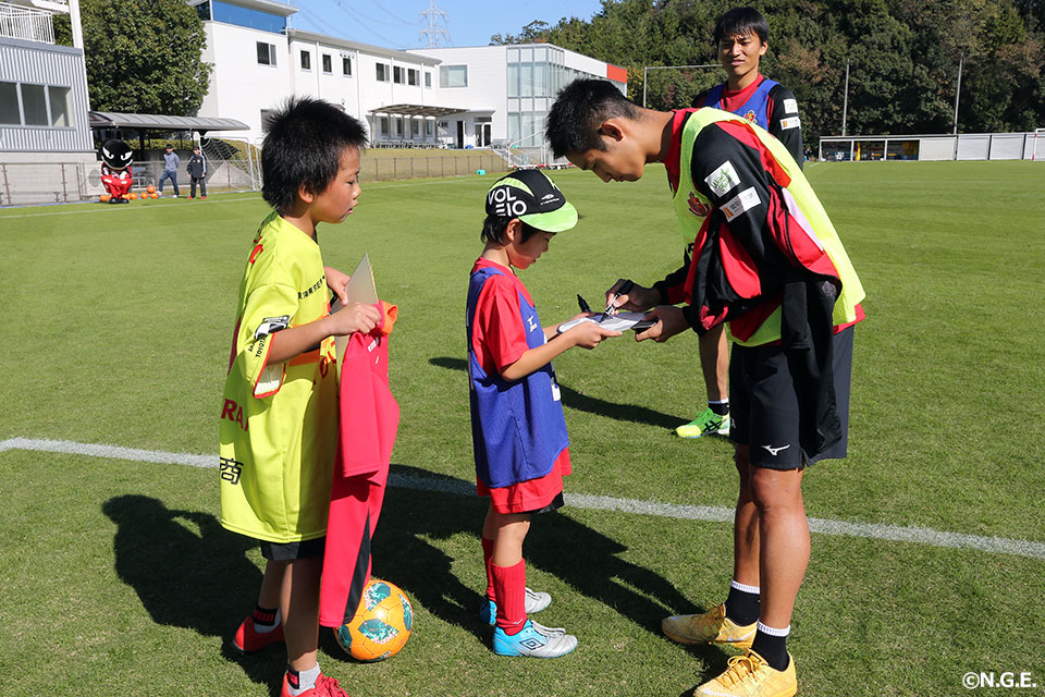 青木 亮太 | 選手・スタッフ | チーム | 名古屋グランパス公式サイト