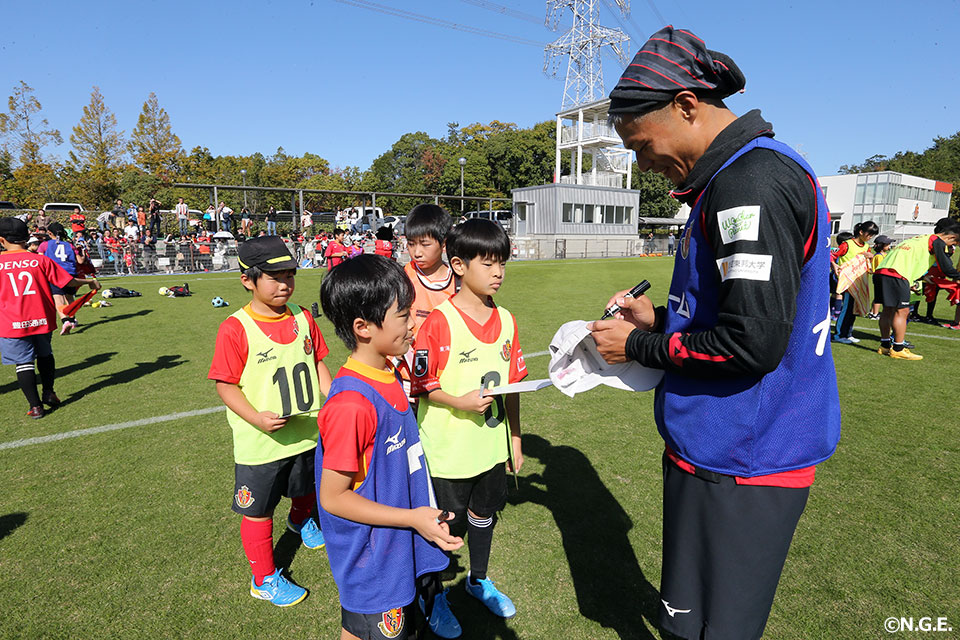 赤﨑 秀平 | 選手・スタッフ | チーム | 名古屋グランパス公式サイト