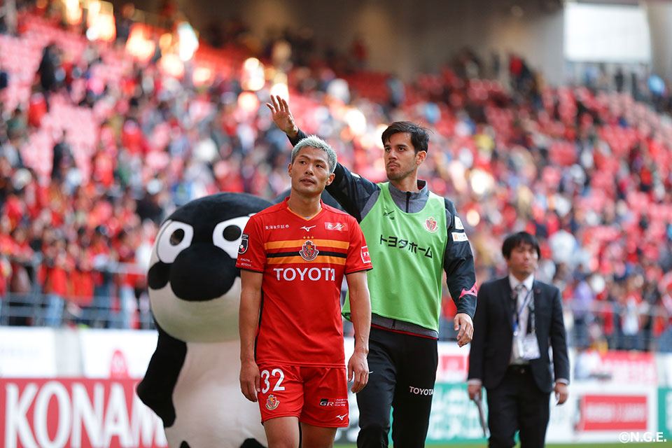 ネメシス19.3長谷川アーリアジャスールサイン入りスパイク(選手支給品) ネメシス19.3長谷川アーリアジャスールサイン入りスパイク(選手