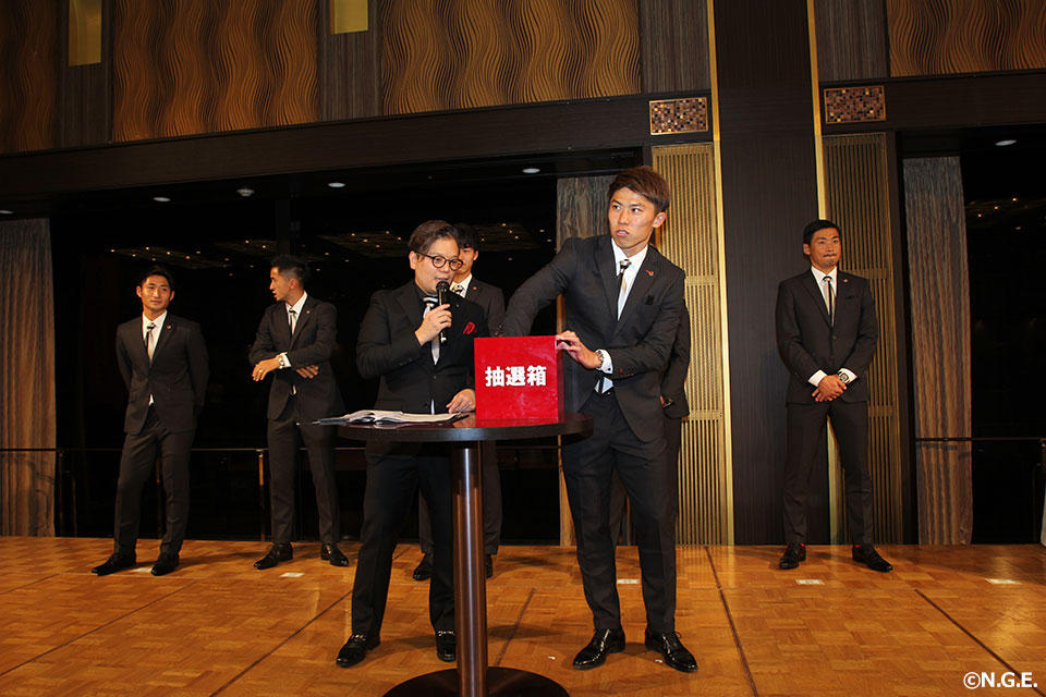 NIKE - ナイキ 太田宏介選手 支給品 スパイク 名古屋グランパス FC東京 メンズ NIKE 楽天市場】【中古】ナイキ 太田宏介選手 支給品 スパイク 名古屋