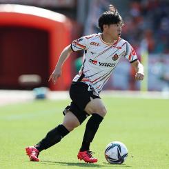 成瀬竣平 | 選手・スタッフ | チーム | 名古屋グランパス公式