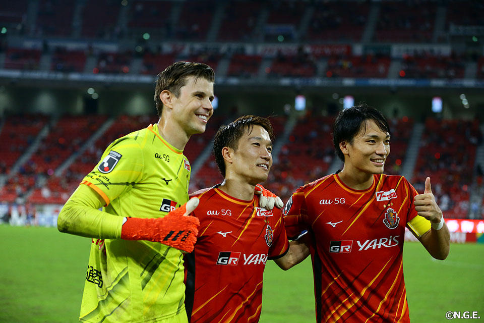 ランゲラック 選手 スタッフ チーム 名古屋グランパス公式サイト 名古屋グランパス公式サイト