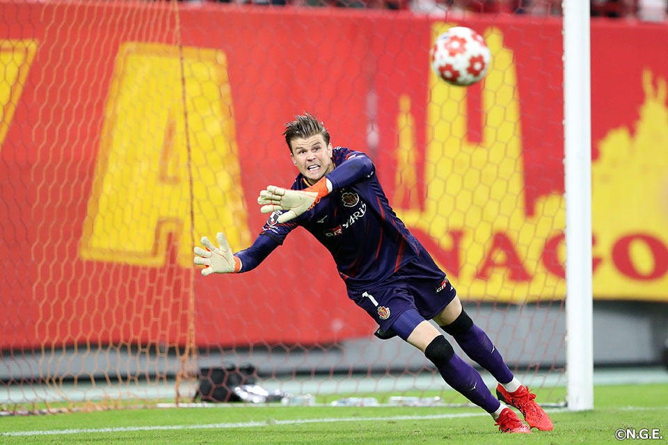 ランゲラック 選手 スタッフ チーム 名古屋グランパス公式サイト 名古屋グランパス公式サイト