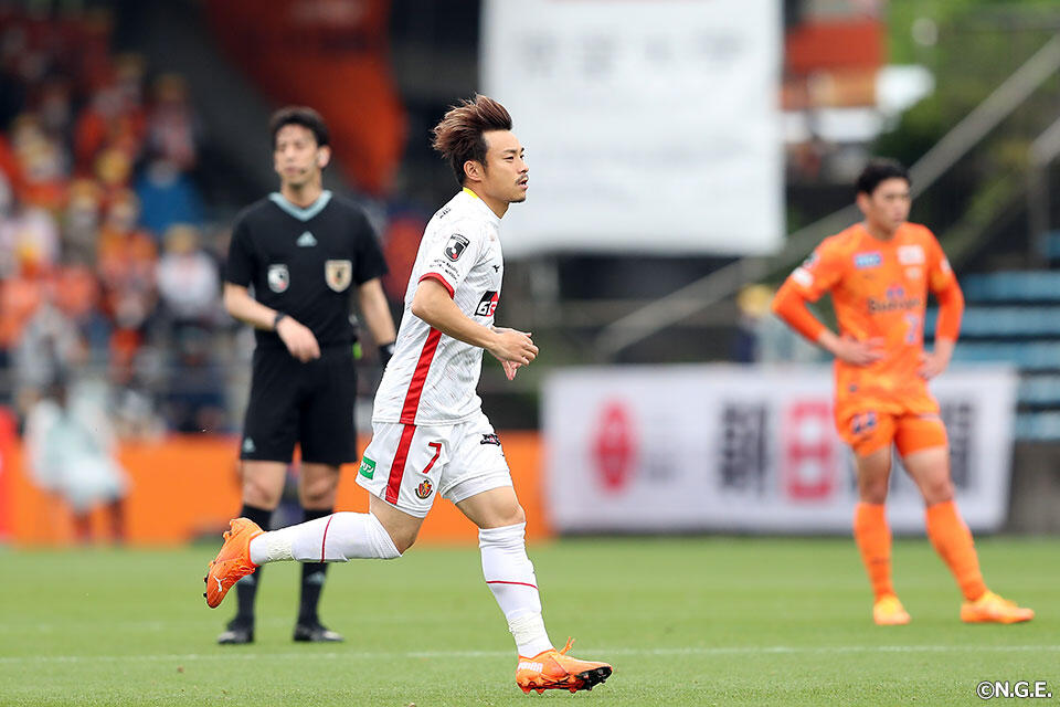 阿部浩之 | 選手・スタッフ | チーム | 名古屋グランパス公式サイト