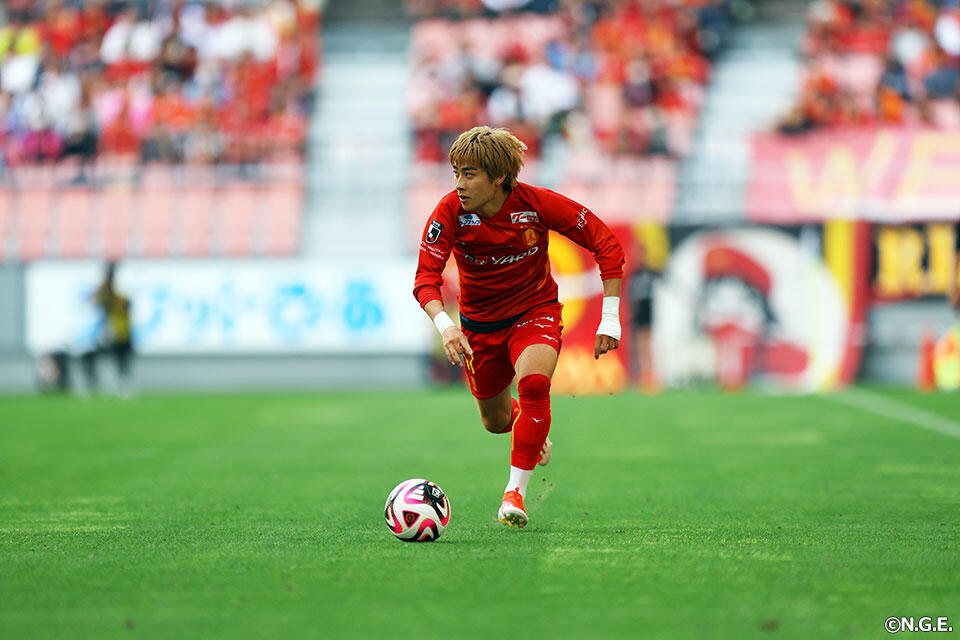 倍井謙 | 選手・スタッフ | チーム | 名古屋グランパス公式サイト