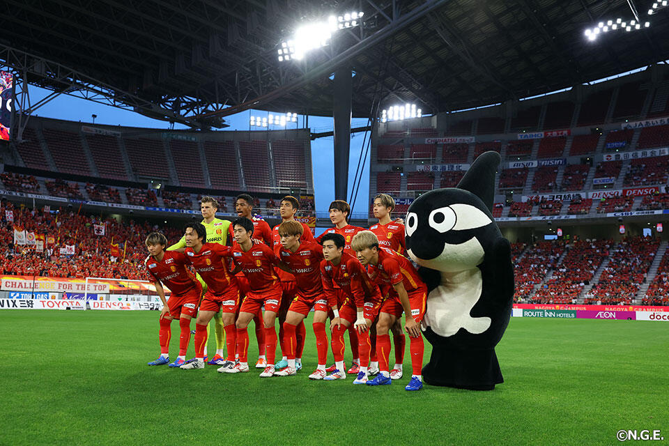 スポニチ URAWA REDS 2023 -写真で振り返る浦和レッズ2023- (浦和レッズ特集号) | スポーツニッポン新聞社,  スポーツニッポン新聞社, URAWA RED DIAMONDS |本 | 通販 | Amazon
