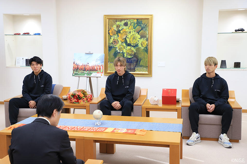 井上詩音 | 選手・スタッフ | チーム | 名古屋グランパス公式サイト