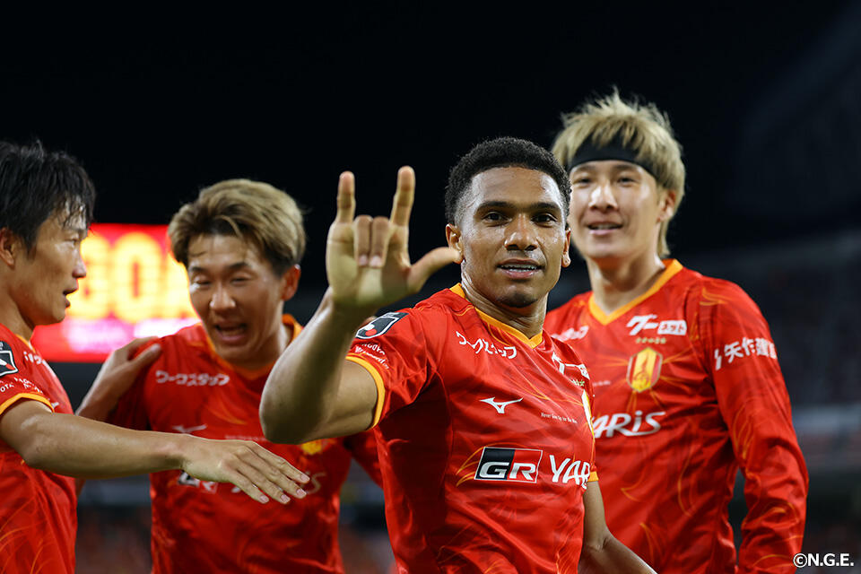 正規代理店 山岸祐也 名古屋グランパス公式 | チーム | 選手・スタッフ | ウェア