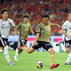 名古屋グランパス 永井謙佑 ハットトリックTシャツ L Amazon.co.jp: 名古屋グランパス 永井謙佑ハットトリック記念T