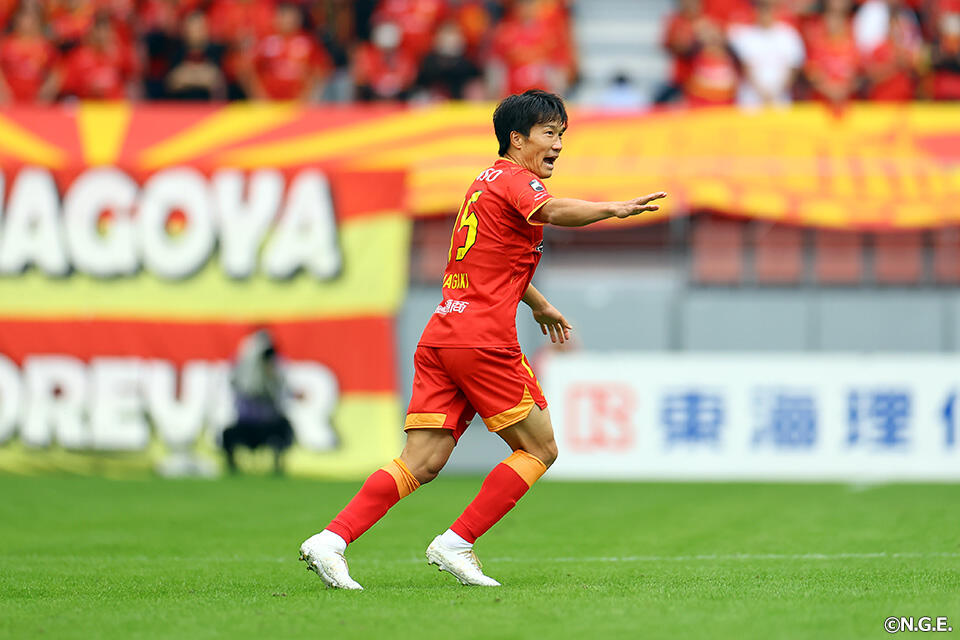 稲垣祥 | 選手・スタッフ | チーム | 名古屋グランパス公式サイト