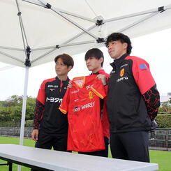 和泉竜司 | 選手・スタッフ | チーム | 名古屋グランパス公式サイト