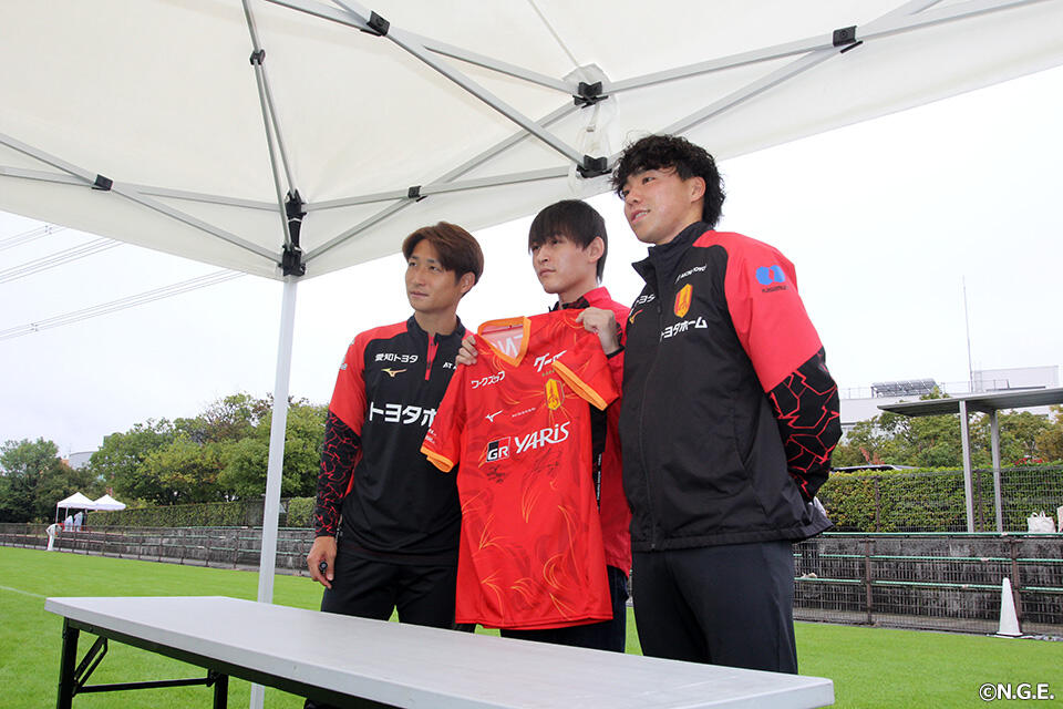 名古屋グランパスエイト 7　IZUMI 名古屋グランパスエイト 7 IZUMI 選手・スタッフ | チーム