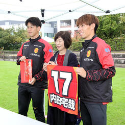 アレク　名古屋グランパス選手支給　ウォームアップウェア　内田宅哉選手 内田宅哉 | 選手・スタッフ | チーム | 名古屋グランパス公式サイト