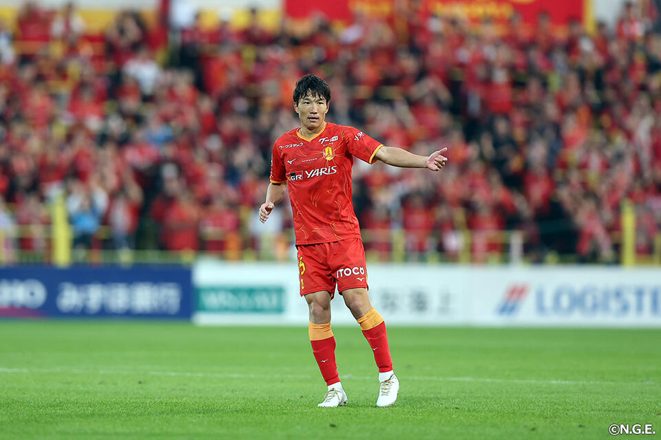 稲垣祥 | 選手・スタッフ | チーム | 名古屋グランパス公式サイト