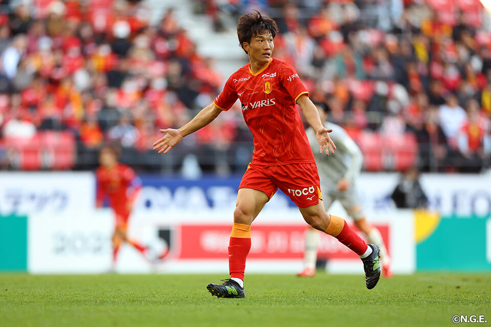 名古屋グランパス 稲垣祥 ユニフォーム 稲垣祥 | 選手・スタッフ | チーム | 名古屋グランパス公式サイト