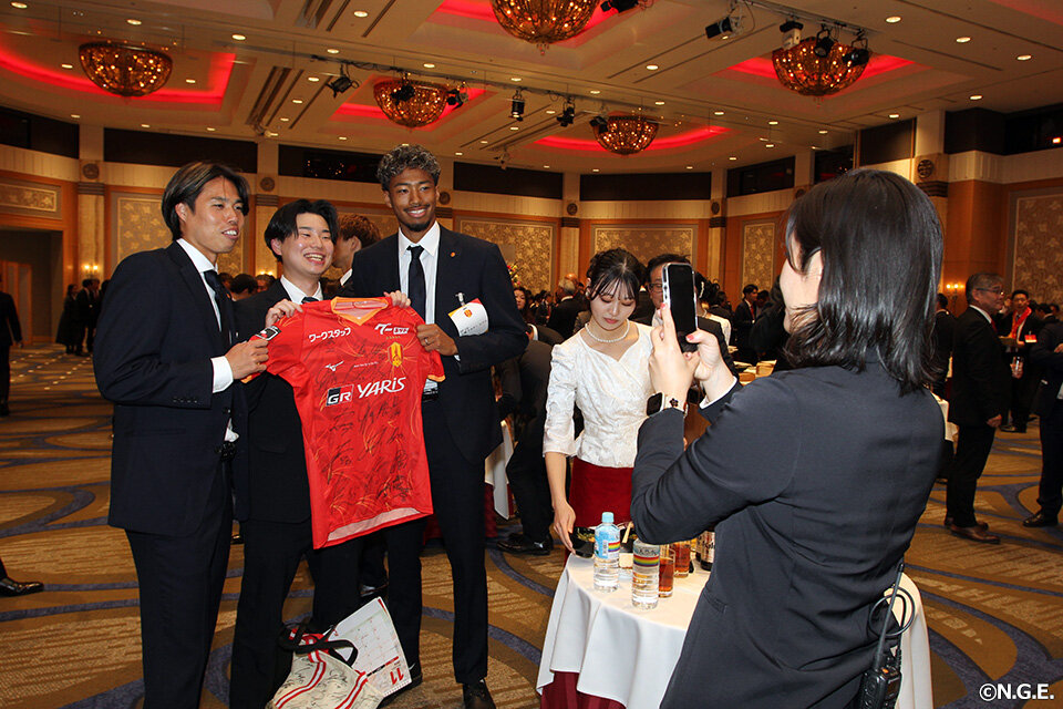 野上結貴 | 選手・スタッフ | チーム | 名古屋グランパス公式サイト