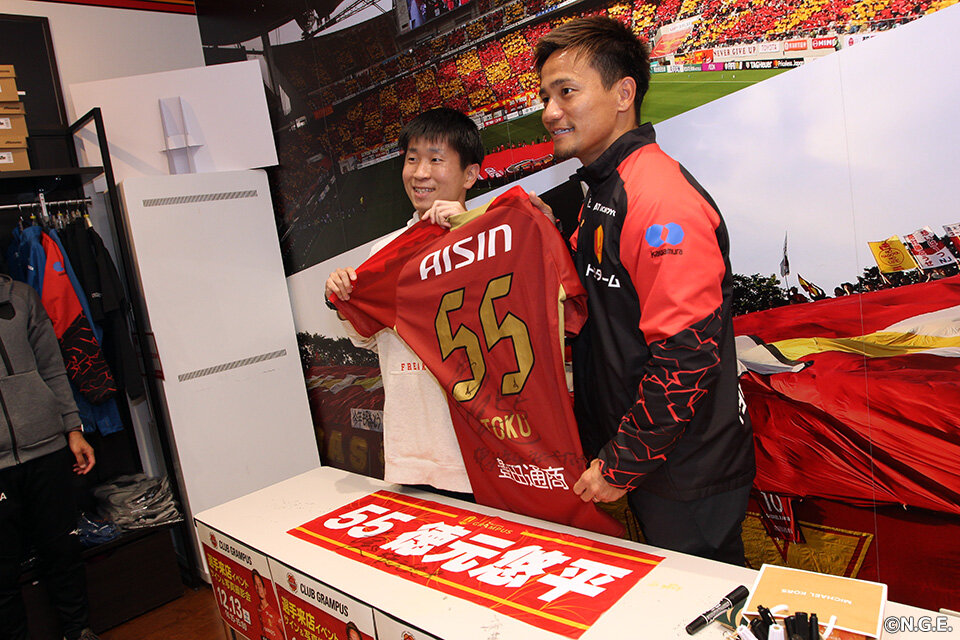 クラブグランパス｜徳元悠平選手来店イベントの模様｜ニュース｜名古屋