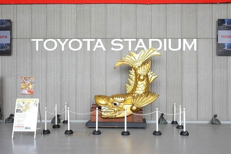鯱の大祭典】金のシャチホコレプリカ展示｜ニュース｜名古屋グランパス