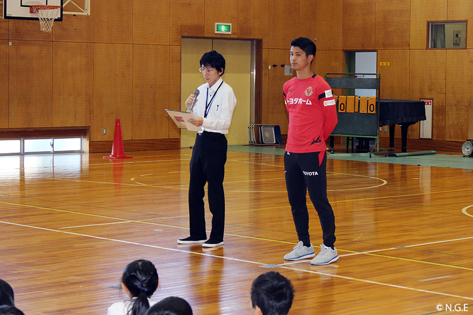人権スポーツ教室 に大垣勇樹選手が参加 ニュース 名古屋グランパス公式サイト