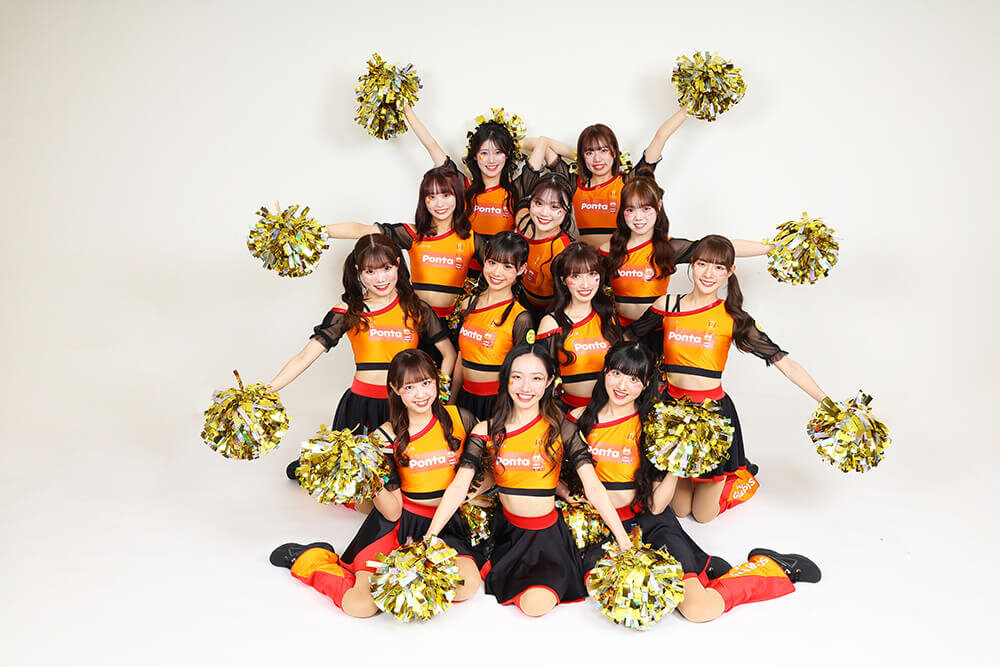 26_0312toyota_cheer.jpg